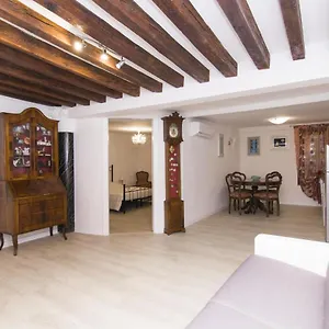 ca-alberto-apartments.hotelslidodijesolo.com/